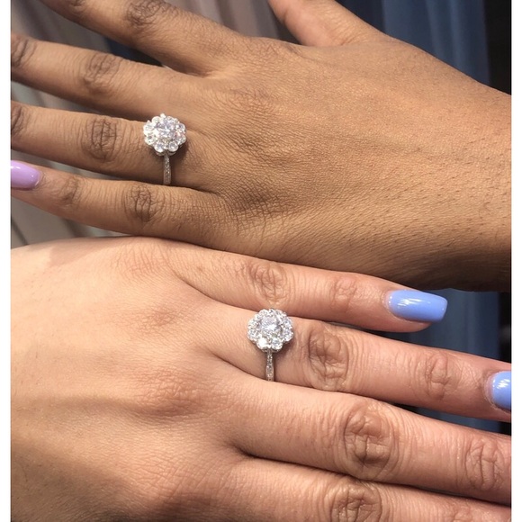 Gorgeous Cubic Zirconia Flower Ring - Picture 7 of 8